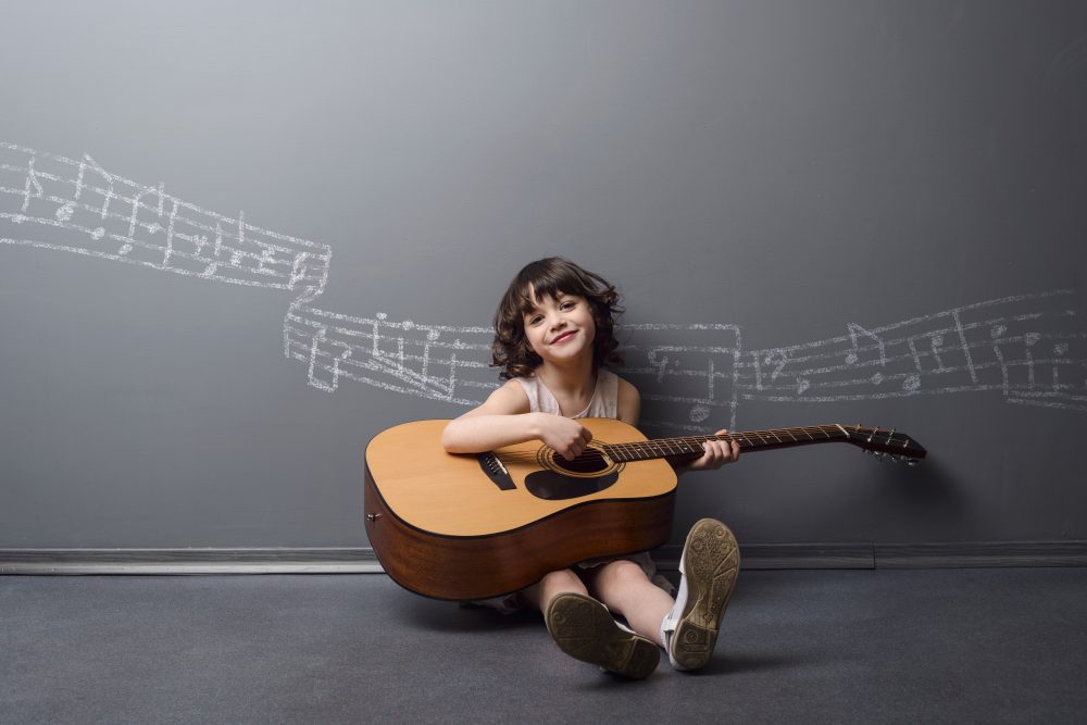 Motivos para o filho fazer musicalização infantil